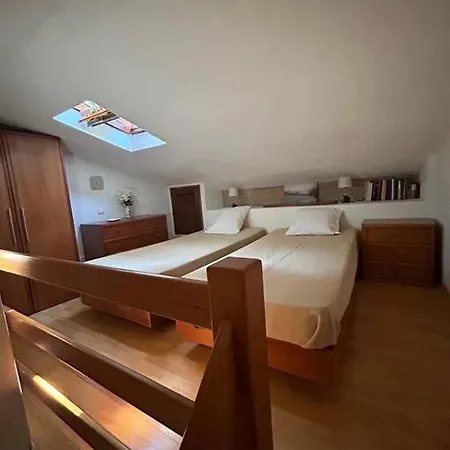 Cosy Acoteias *